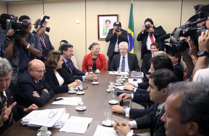 Ideli e Chinaglia comandam reunião com aliados, que pedem canal direto com Dilma | Marques/Ag. Câmara
