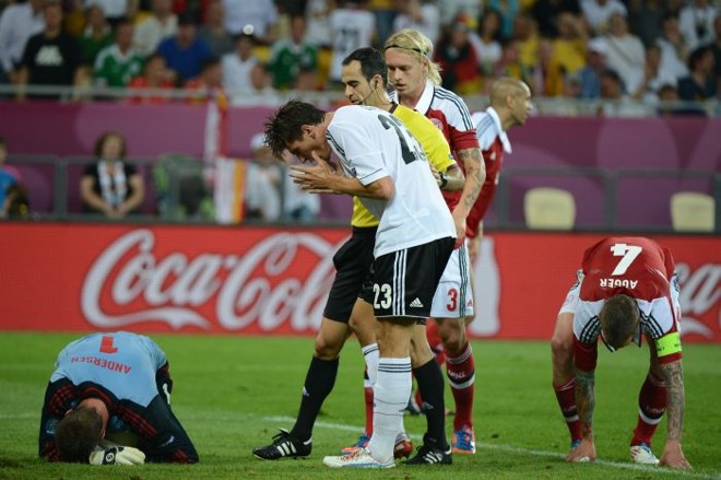 Mario Gomez lamenta gol perdido contra a Dinamarca | 