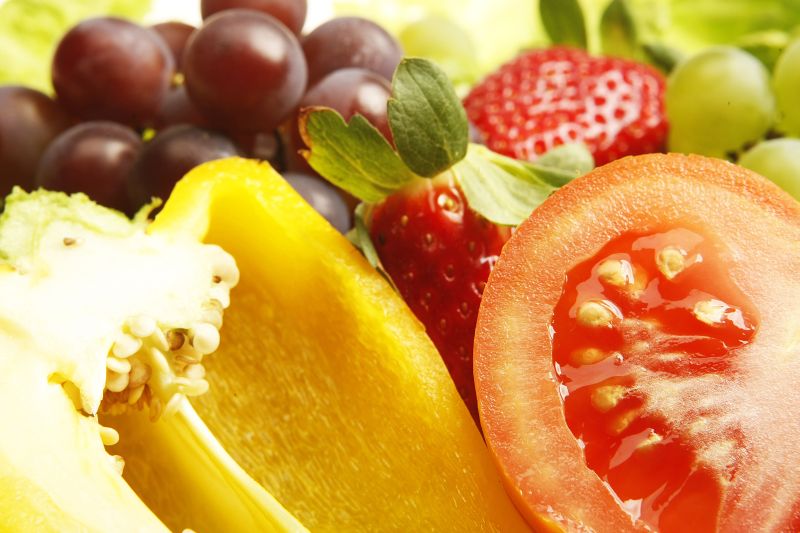 Produtos maiores e bem coloridos nem sempre são os mais saudáveis porque costumam ter mais agrotóxicos | Jonathan Campos/ Gazeta do Povo