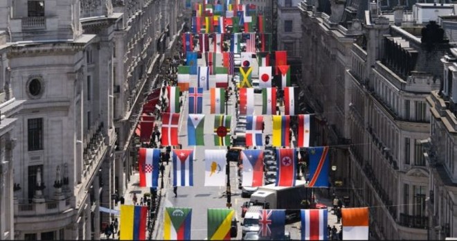 Bandeiras de todas as nações participantes dos Jogos Olimpícos na Regent Street, uma das principais ruas de Londres | 