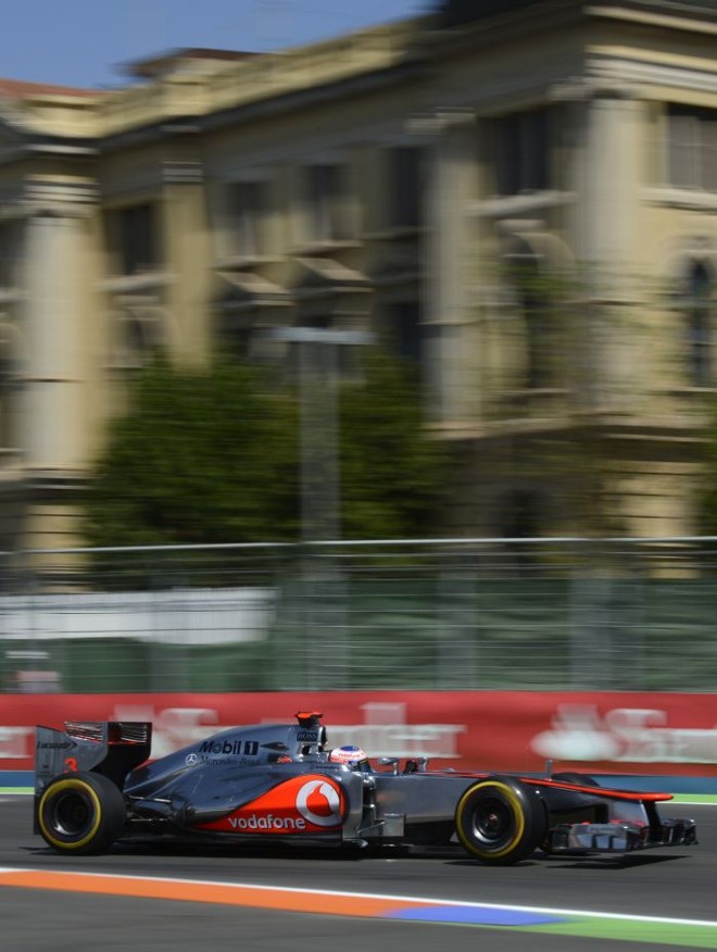 Hamilton pilota em volta que lhe garantiu a segunda posição no grid |