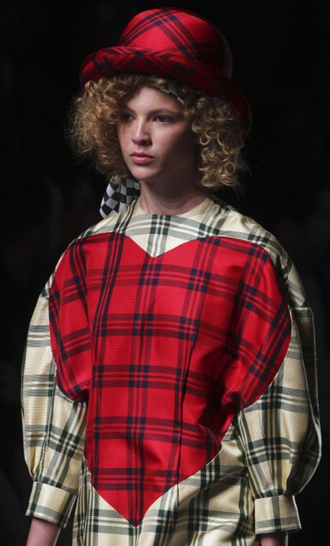 Detalhe de modelito apresentado pela marca Alexandre Herchcovitch |