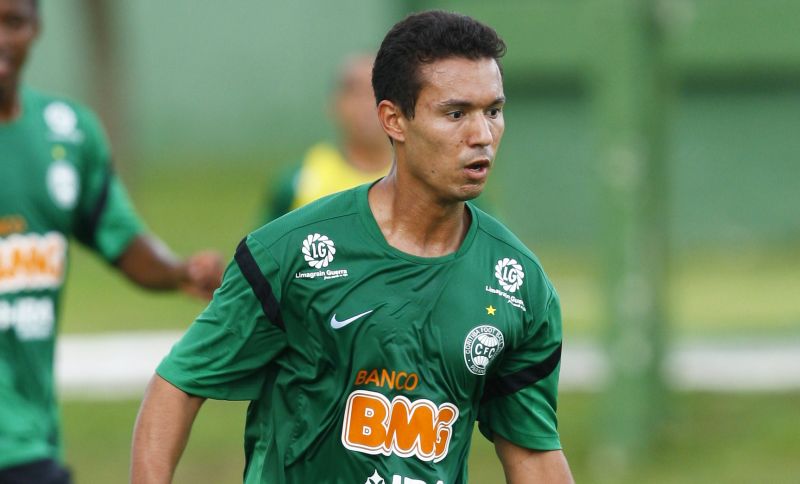 Djair é um dos quatro atletas que o Coritiba emprestou para o Joinville | Daniel Castellano / Gazeta do Povo