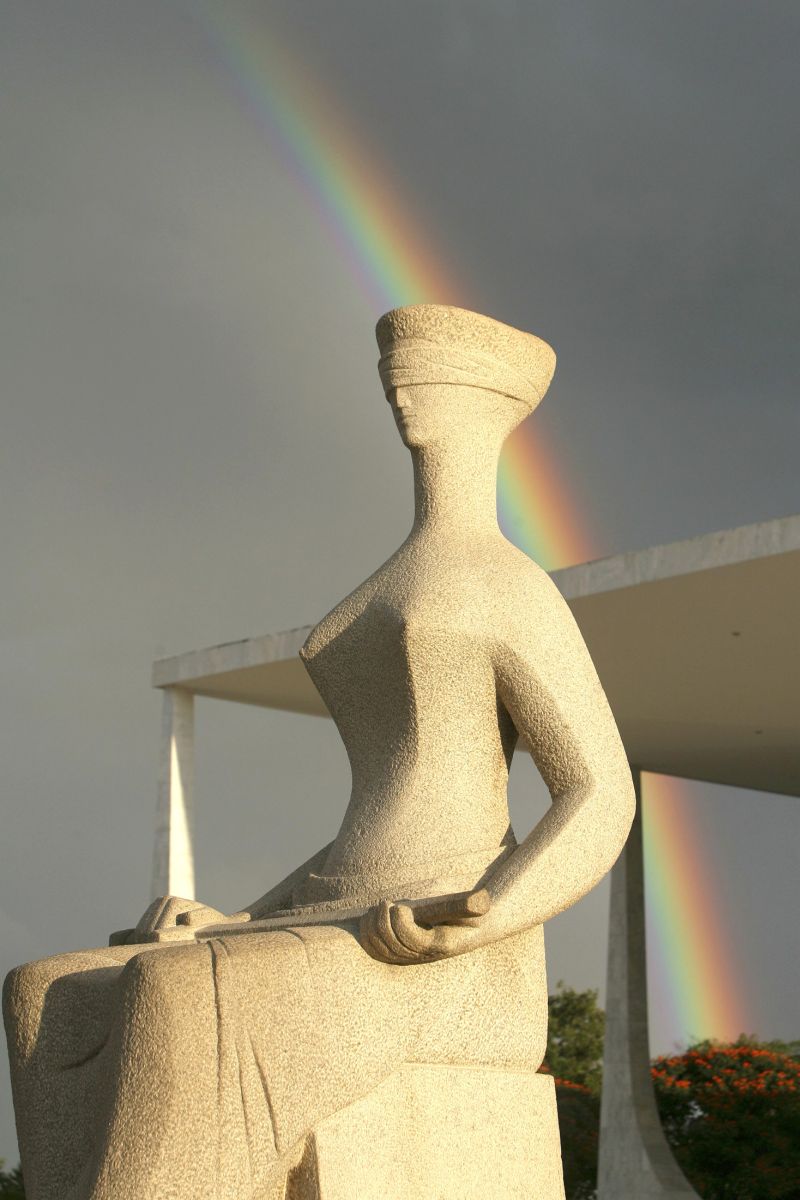 Estátua da Justiça em frente a sede do STF, na Praça dos Três Poderes, em Brasília | Roberto Jaime/Reuters