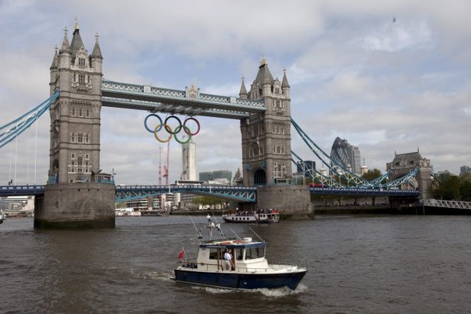London Bridge, um dos principais cartões postais de Londres, decorada para as Olimpíadas | 