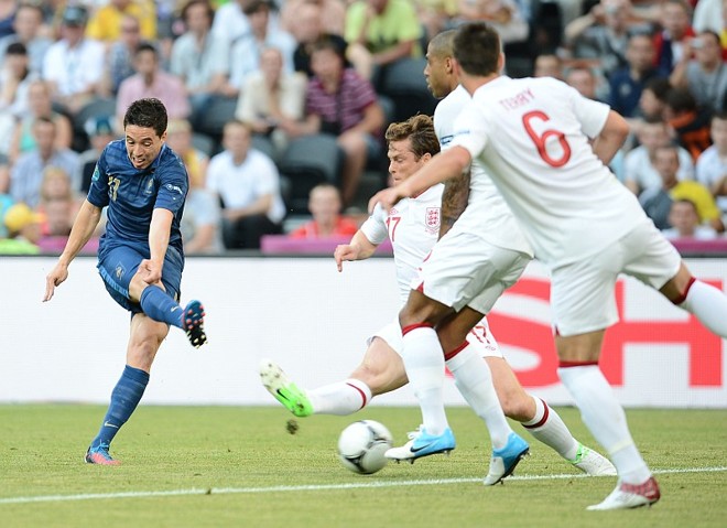 Samir Nasri foi um dos destaques da França e um dos poucos a arriscar de longe |