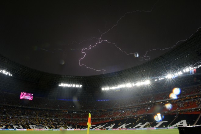 Os raios iluminaram o céu de Donetsk | 