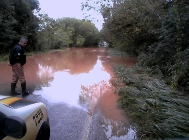 Rio Bandeirantes transbordou, interditando ponto da PR-458 | 