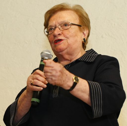 Erundina: desconforto em estar ao lado de Paulo Maluf | Fábio Braga/Folhapress