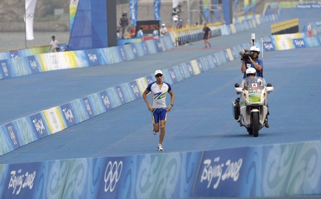 Pequim (2008): A classificação foi na última hora: em 56.° lugar no ranking mundial, pois contou com a desistência de um austríaco para competir. Em Pequim, foi o melhor sul-americano, terminando a prova em 26.° lugar | 