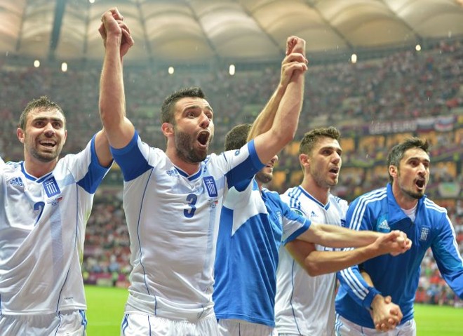 Gregos comemoram a classificação com a vitória por 1 a 0 sobre a Rússia | 
