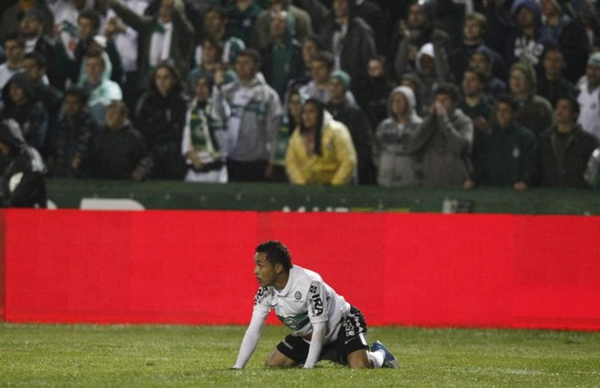 Depois de ficar fora da partida de ida, Rafinha foi titular no duelo no Couto |
