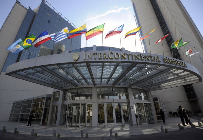 Entrada do hotel onde acontece reunião dos chanceleres Mercosul, em Mendoza, na Argentina | AFP PHOTO / Juan Mabromata