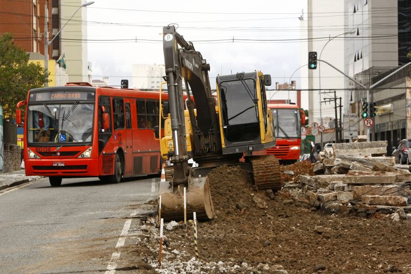 Obra viária: gasto com urbanismo até abril foi de R$ 435,2 milhões ante R$ 398,6 milhões em 2011 | Antônio More/ Gazeta do Povo