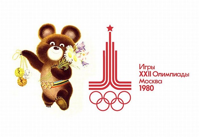 O ursinho Misha, das Olimpíadas de Moscou em 1980, emocionou o público ao chorar no mosaico feito na arquibancada no encerramento da disputa | 