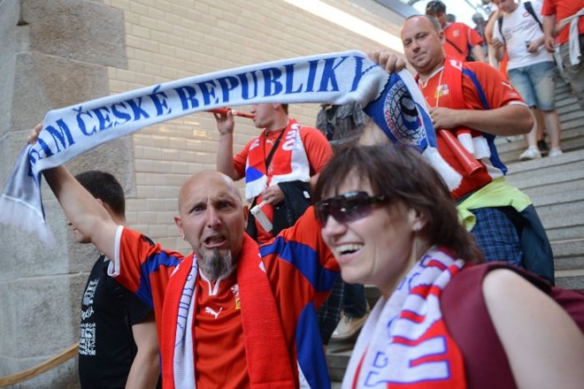 Torcedores tchecos a caminho do estádio de Wroclaw para a partida contra a Polônia | 