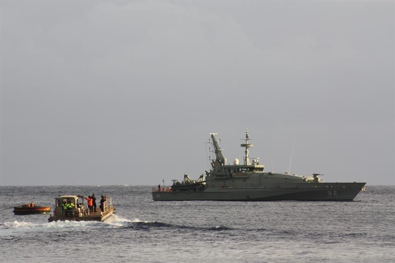 Sobreviventes do naufrágio de barco indonésio chegam à Ilha de Christmas, na Austrália | EFE/ROSSBACH/KREPP