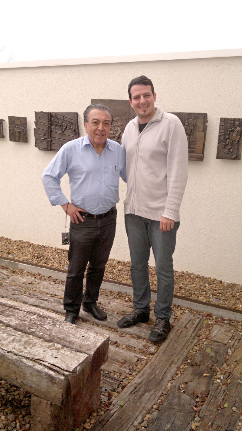 O desenhista Maurício de Sousa fez uma visita ao Museu do Holocausto de Curitiba na tarde de quarta-feira. O pai da Turma da Mônica foi recebido pelo coordenador-geral do espaço, Carlos Reiss | Divulgação