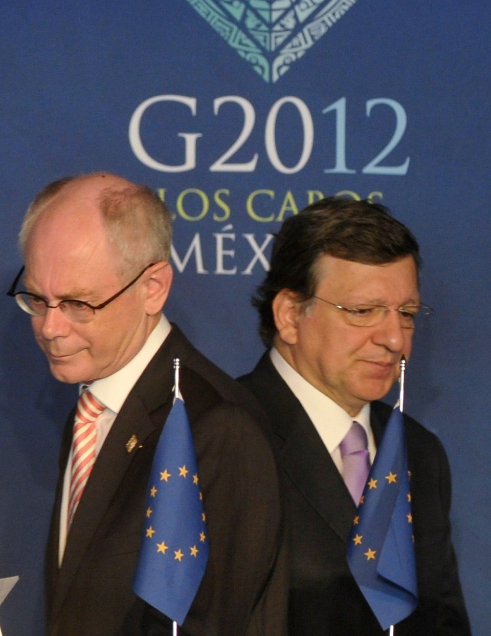 Presidente do Conselho Europeu Herman Van Rompuy (esq.) e presidente da Comissão Europeia Jose Manuel Durao Barroso (dir.) durante conferência em Los Cabios, na abertura da´reunião de Cúpula do G20 | Bertrand Langlois /AFP Photo