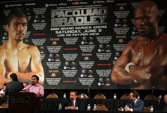 O filipino Manny Pacquiao na entrevista coletiva após a luta com o norte-americano Timothy Bradley | Jeff Bottari/AFP