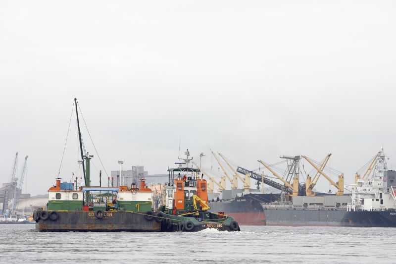 Panorama do porto de Paranaguá: cargas de fertilizante são maioria na fila de espera | Antônio More/ Gazeta do Povo