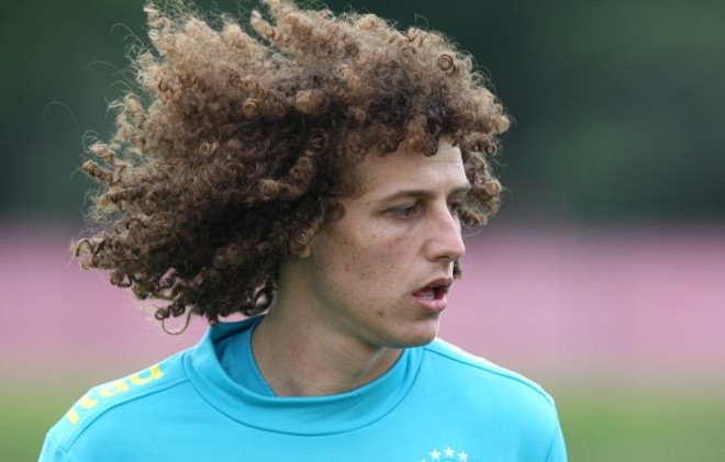 O zagueiro David Luiz foi ao campo da Universidade Rutgers, em Nova Jersey, nesta terça-feira | Mowa Press