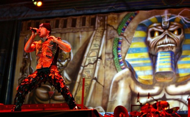 2008 - No dia 4 de março de 2008, o Iron Maiden finalmente se apresentou em Curitiba com Bruce Dickinson nos vocais. O show teve cenas incluídas em um documentário da banda | 