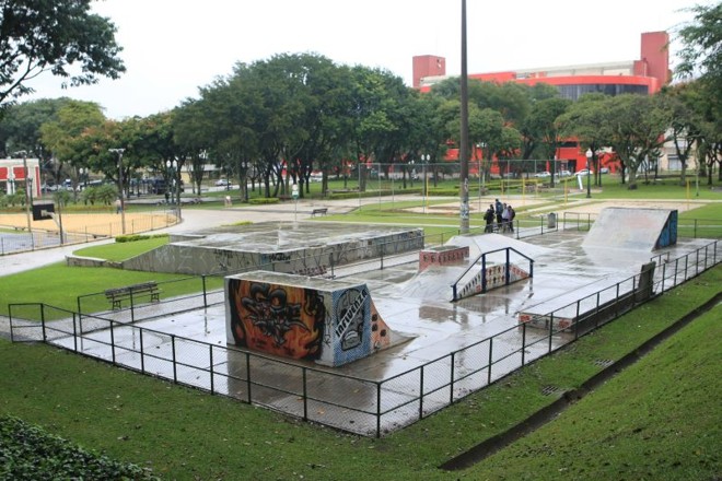 Pista de skate da Praça Afonso Botelho seria alvo de melhorias, mas esbarrou na Copa | 