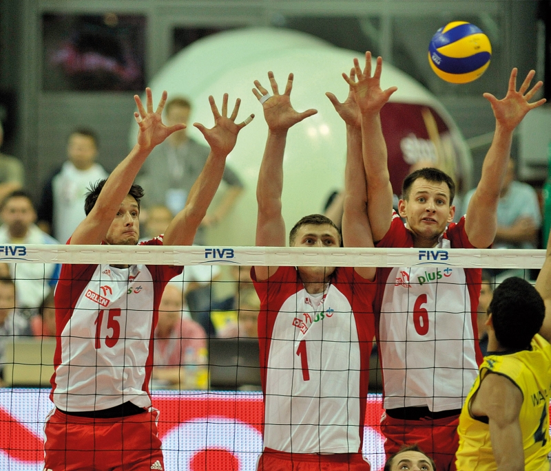 Bloqueio polonês na vitória sobre o Brasil, por 3 a 2, a segunda pelo mesmo placar no torneio | FIVB