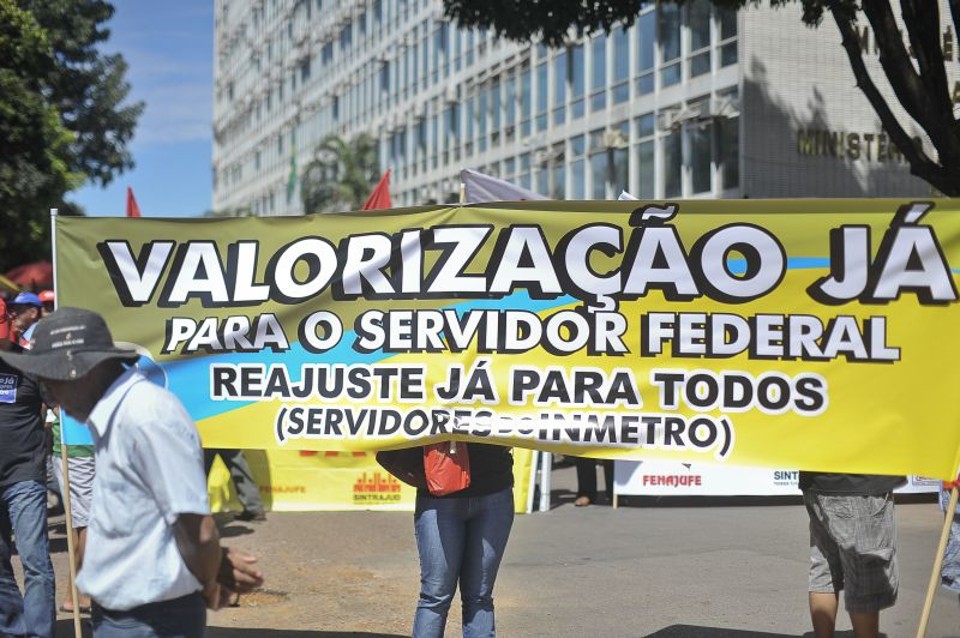 Manifestação de servidores federais reclama da política salarial de Dilma Rousseff | Marcelo Casal/ABr