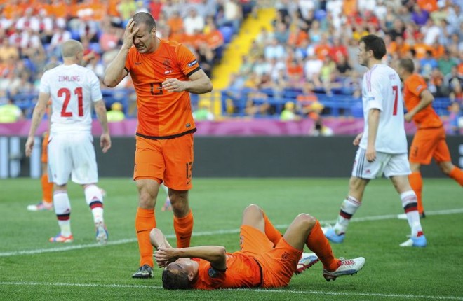 Zagueiro Vlaar lamenta lance desperdiçado pela Holanda | 