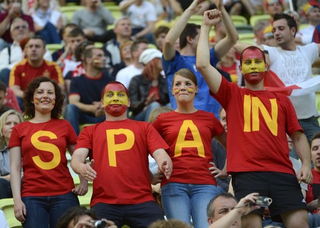 Torcedores espanhóis antes do duelo com a Itália |