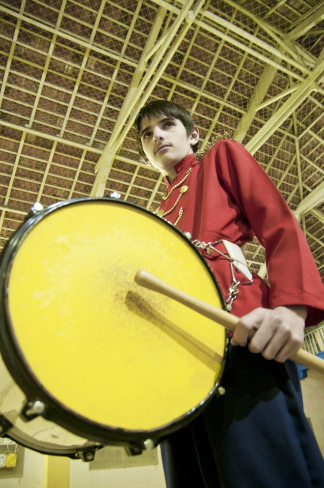 Jorge Thur, de 15 anos, toca na fanfarra regida por Max e acredita que se desenvolveu na escola com a ajuda da música |