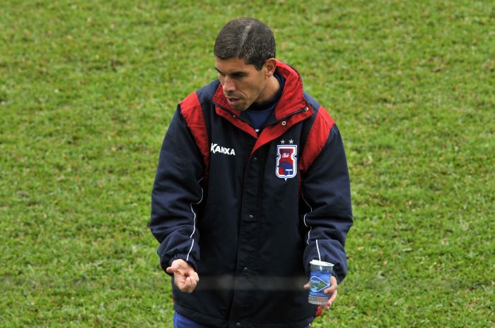 O técnico Ricardinho comandou um treino fechado do Paraná na manhã desta sexta-feira, mas deu pistas de que não planeja mexer no time | Daniel Caron/Gazeta do Povo
