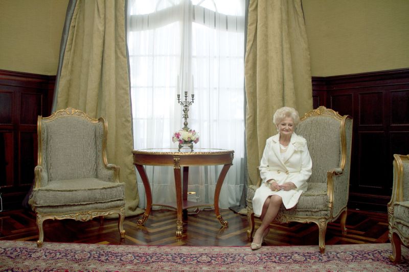 Dona Juril comemorou o aniversário de 91 anos no Castelo do Batel, em maio. Estava, como sempre, muito elegante e ficou firme, em pé, na porta do castelo para recepcionar todos os convidados | Iko Eventos