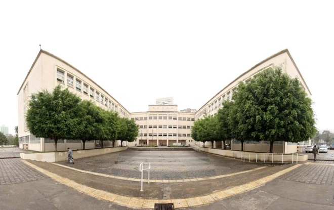 Vista do Colégio Estadual do Paraná, inaugurado em 1950: Centro de Memória é modelo para outras instituições | Antônio More/ Gazeta do Povo
