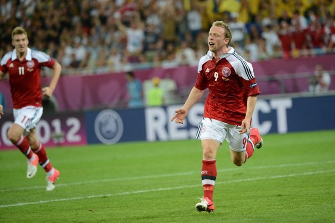 Krohn-Dehli comemora gol da Dinamarca contra a Alemanha | 
