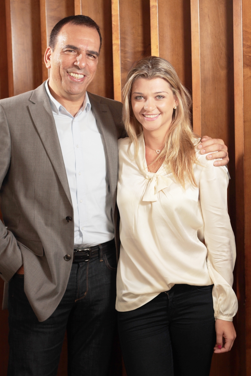 O israelense Amos Genish, presidente da GVT, e a advogada e chef de cozinha Heloísa Becker casaram neste sábado, em Florianópolis, cidade natal dela. A cerimônia e a festa aconteceram na Alameda Casa Rosada, na região da Lagoa da Conceição. Entre os convidados dele estavam dirigentes de empresas do Brasil e do exterior, estes vindos da França, Estados Unidos e Israel | Léo Feltran