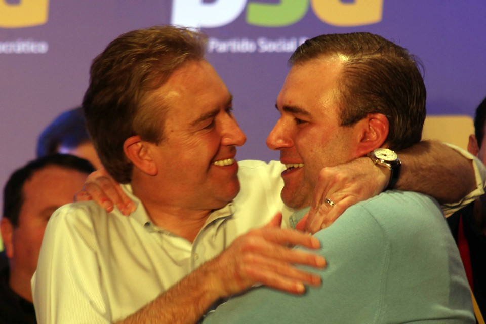 Ducci cumprimenta Ney Leprevost. | Walter Alves, Gazeta do Povo
