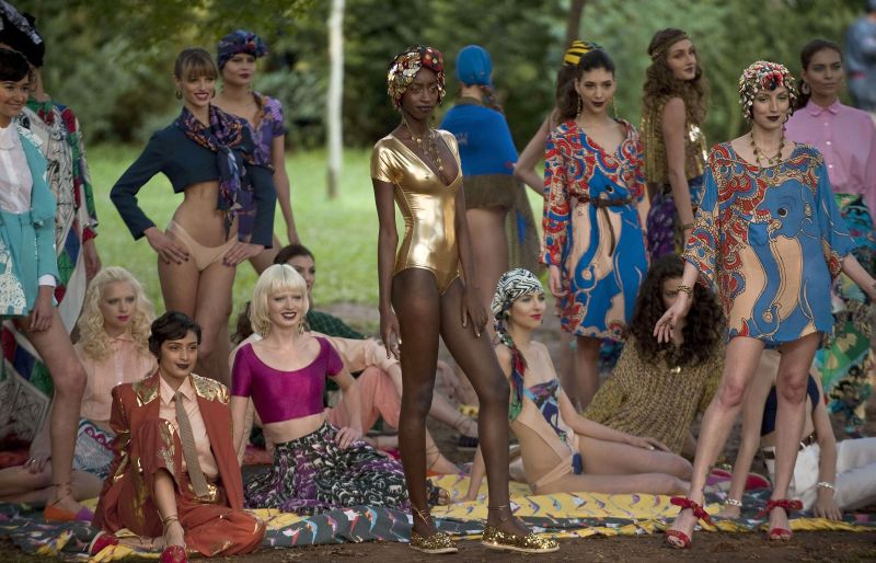 Neon trouxe ciganas vaporosas e muita inspiração étnica | Nelson Almeida/ AFP