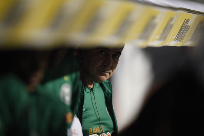 O técnico Marcelo Oliveira no banco de reservas do Morumbi. Ele aposta na força caseira do Coxa para reverter cantagem são-paulina | Jonathan Campos/Gazeta do Povo