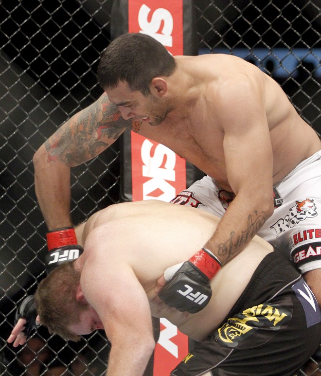 Fabrício Werdum atropelou Mike Russow | 