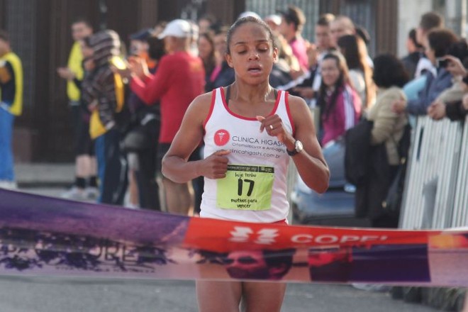Joziane Cardoso faturou a segunda colocaçaõ na prova feminina |