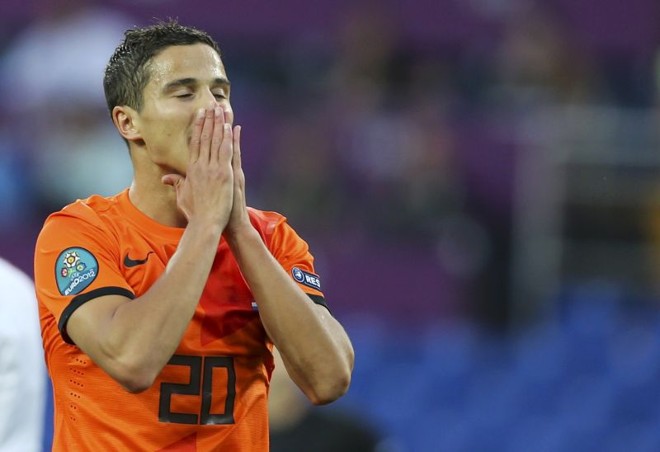 Ataque da Holanda contou com Afellay, mas não produziu o esperado | 