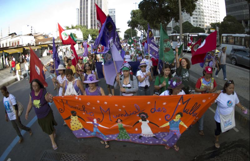 Mulheres protestam durante a Rio+20 | AFP PHOTO / Christophe Simon