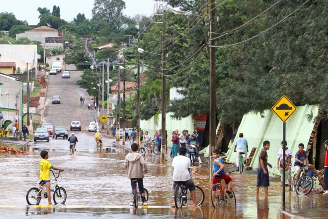 Em Jataizinho, o rio que leva o nome da cidade transbordou |