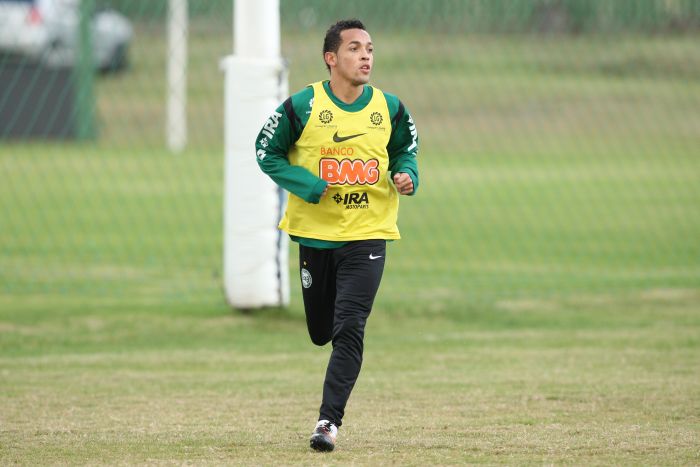 O meia-atacante Rafinha não estará em campo na primeira partida entre Coritiba e São Paulo pelas semifinais da Copa do Brasil | Antonio More/Gazeta do Povo
