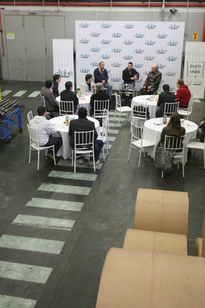 Carneiro Neto, Aírton Cordeiro e Rodrigo Fernandes conversam com os leitores |