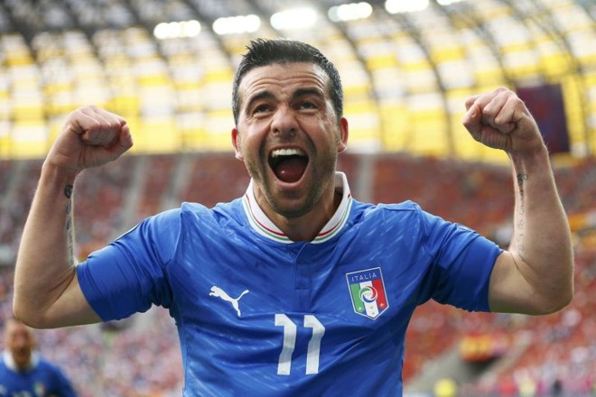 Pouco antes, Di Natale havia inaugurado o placar para a Itália |