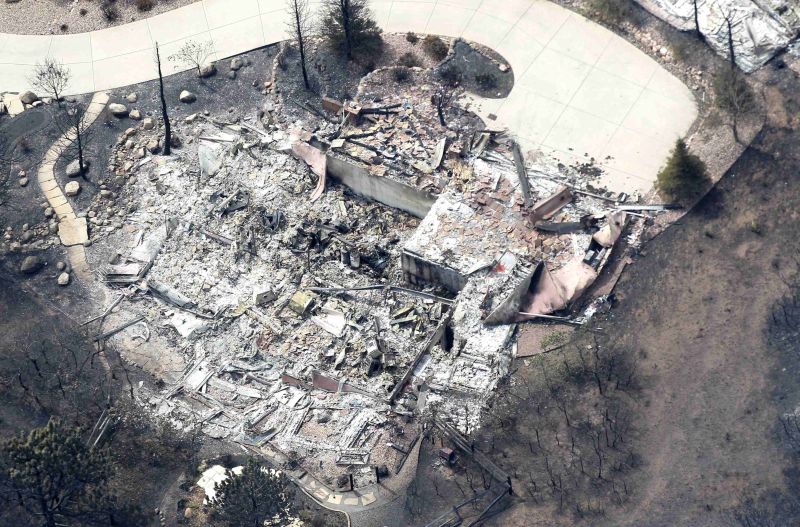 Centenas de casas da região de Waldo Canyon, no Colorado, ficaram destruídas após incêndio | REUTERS/Rick Wilking